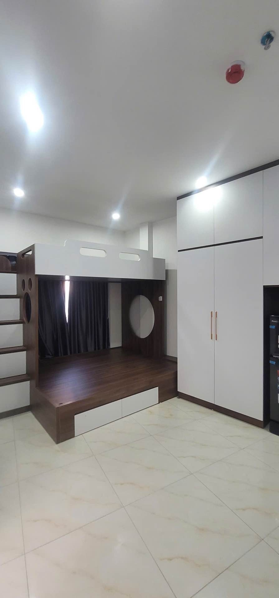 Bán nhà Định Công Thượng - diện tích 51m2 6 tầng - Lô góc - giá 14,5 tỷ