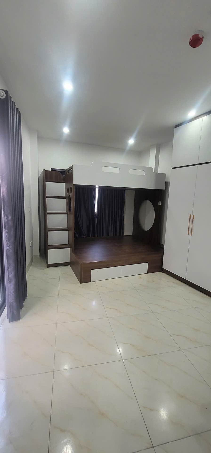 Bán nhà Định Công Thượng - diện tích 51m2 6 tầng - Lô góc - giá 14,5 tỷ