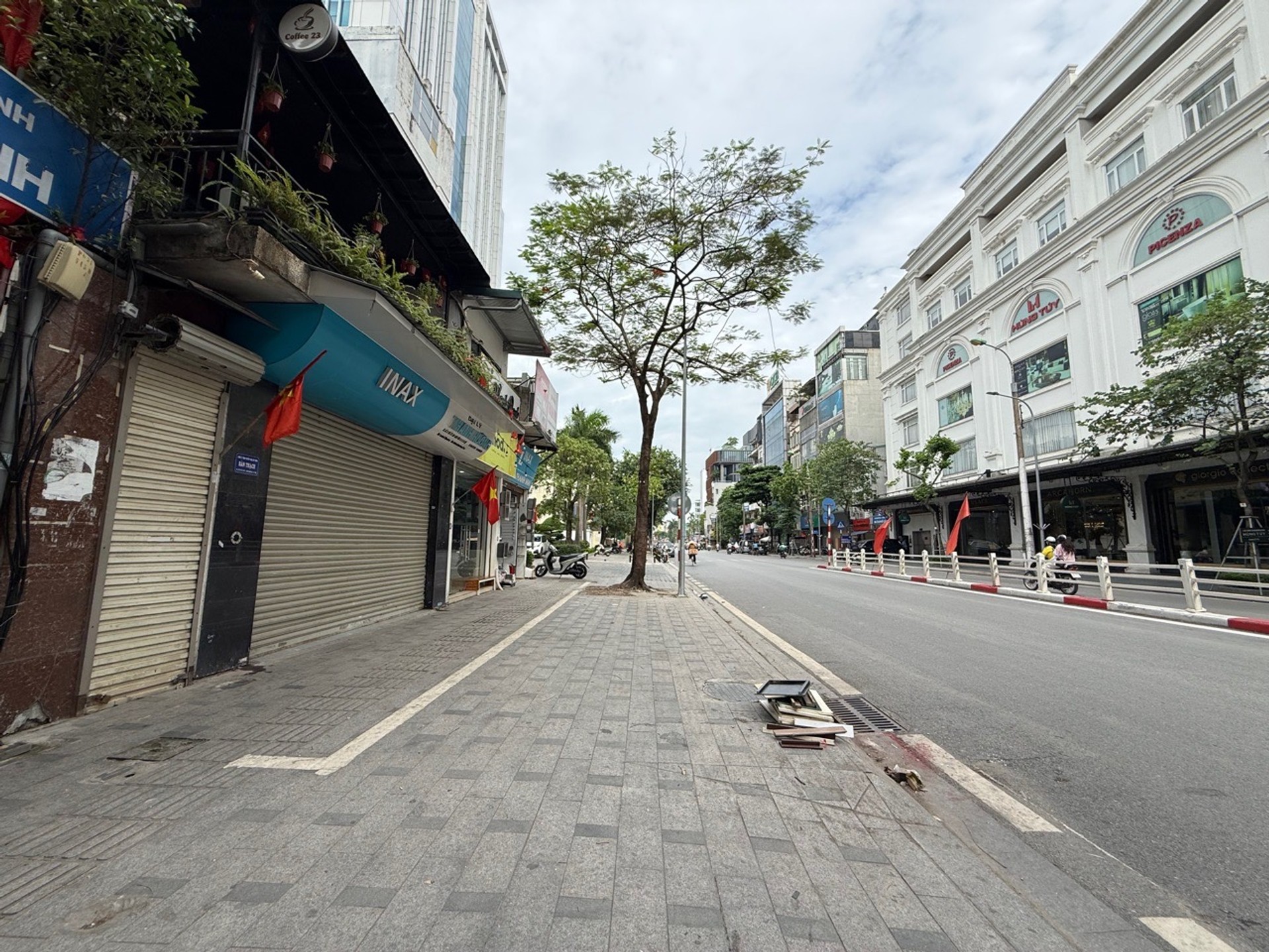 Bán nhà Cát Linh - diện tích 34m2 2 tầng - Lô góc, mặt phố sầm uất - giá 12 tỷ