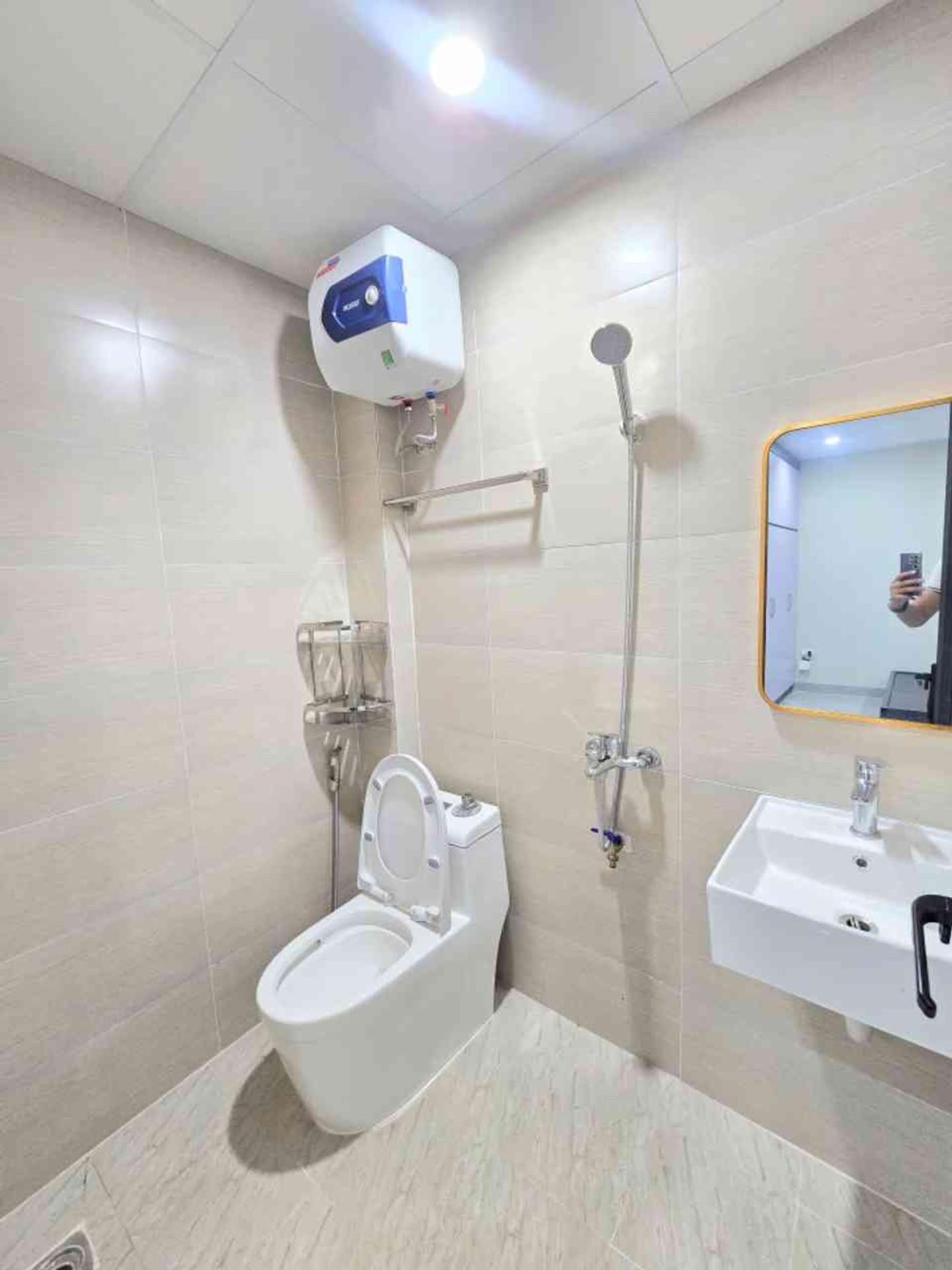 Bán nhà Nguyễn Chính - diện tích 67m2 7 tầng - Ô tô cách 1 nhà - giá 17,9 tỷ