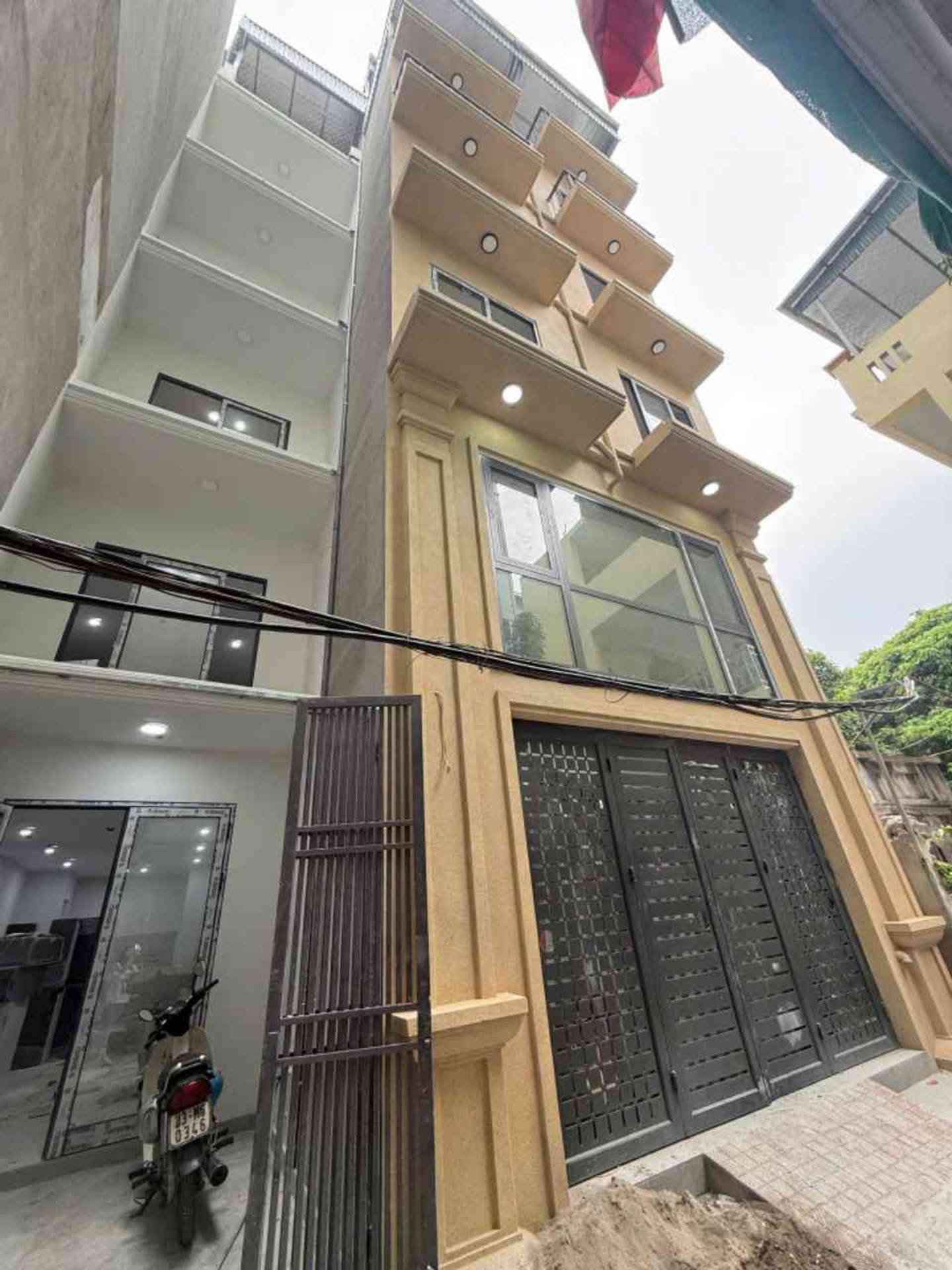 Bán nhà Nguyễn Chính - diện tích 67m2 7 tầng - Ô tô cách 1 nhà - giá 17,9 tỷ