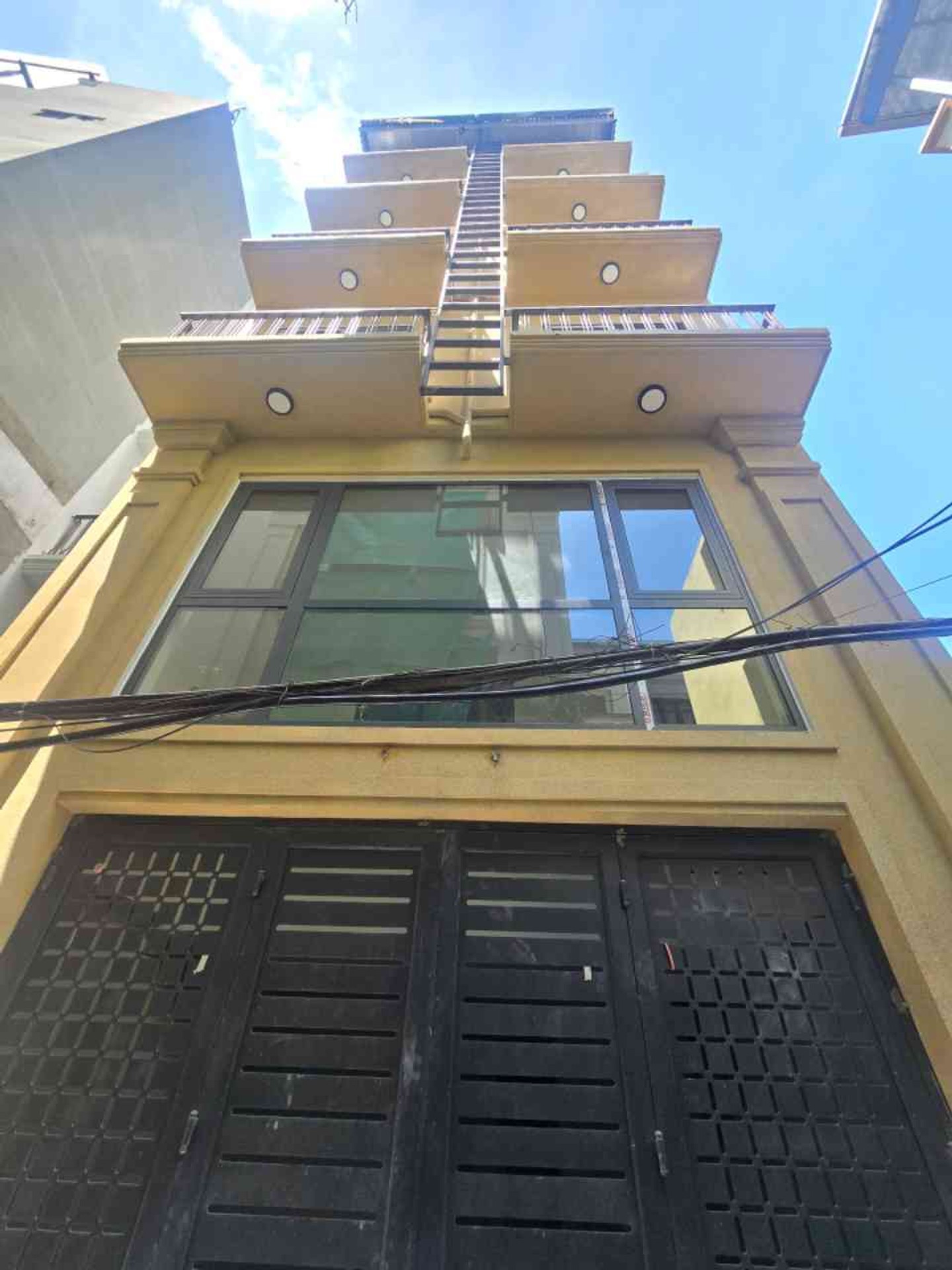 Bán nhà Nguyễn Chính - diện tích 67m2 7 tầng - Ô tô cách 1 nhà - giá 17,9 tỷ