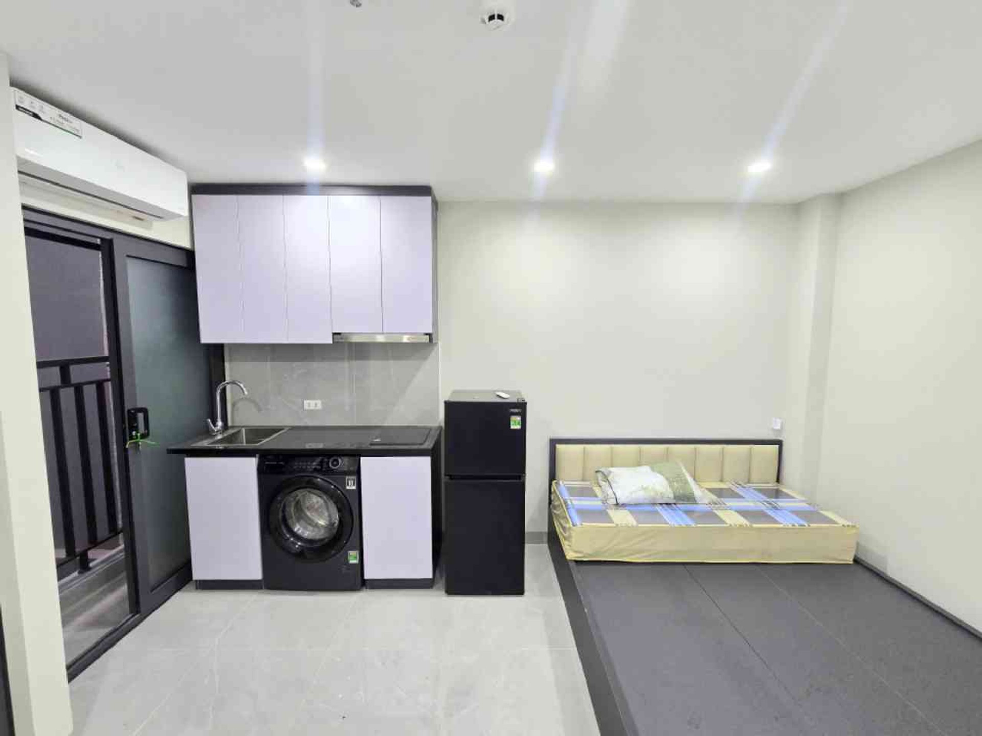 Bán nhà Nguyễn Chính - diện tích 67m2 7 tầng - Ô tô cách 1 nhà - giá 17,9 tỷ