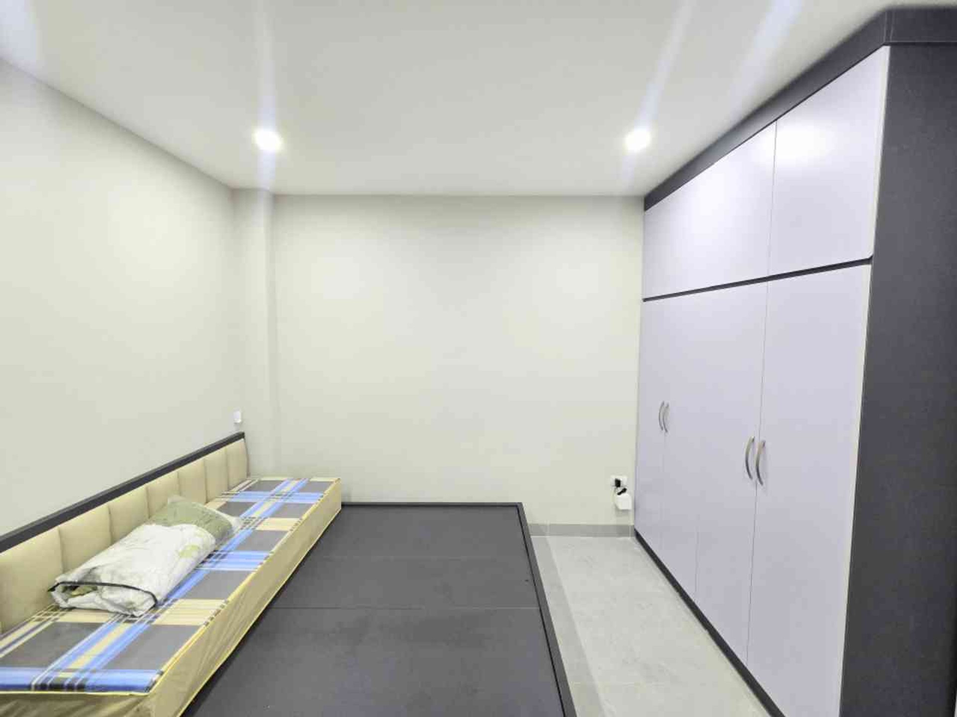 Bán nhà Nguyễn Chính - diện tích 67m2 7 tầng - Ô tô cách 1 nhà - giá 17,9 tỷ