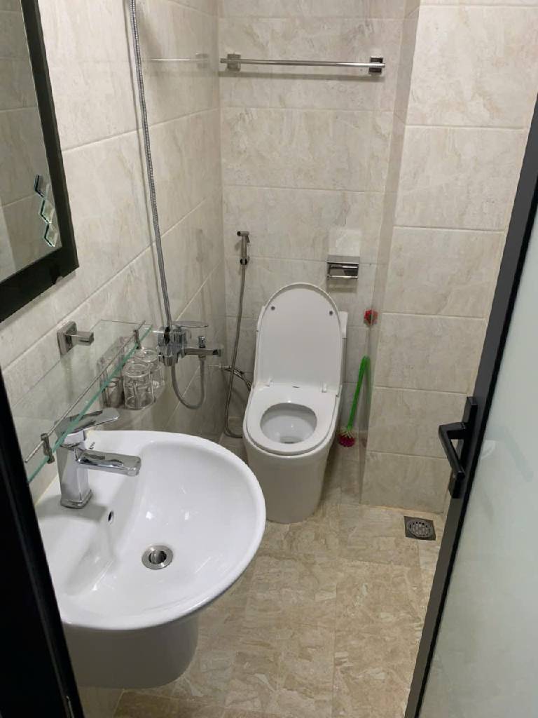 Bán nhà Bùi Ngọc Dương - diện tích 72m2 6 tầng - ô tô tránh - giá 31,5 tỷ