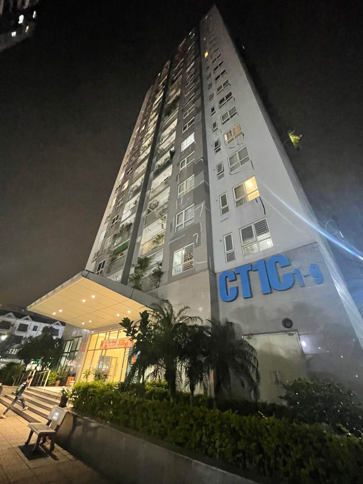 Bán căn hộ Thông Tấn Xã - diện tích 110m2 1 tầng - Lô góc thoáng - giá 9 tỷ