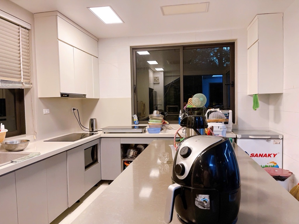 Bán nhà Bắc Linh Đàm - diện tích 230m2 5 tầng - Lô góc 3 mặt thoáng - giá 72 tỷ