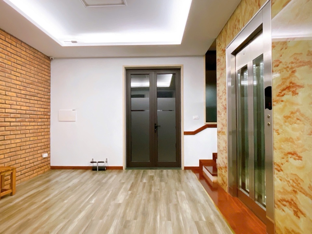 Bán nhà Bắc Linh Đàm - diện tích 230m2 5 tầng - Lô góc 3 mặt thoáng - giá 72 tỷ