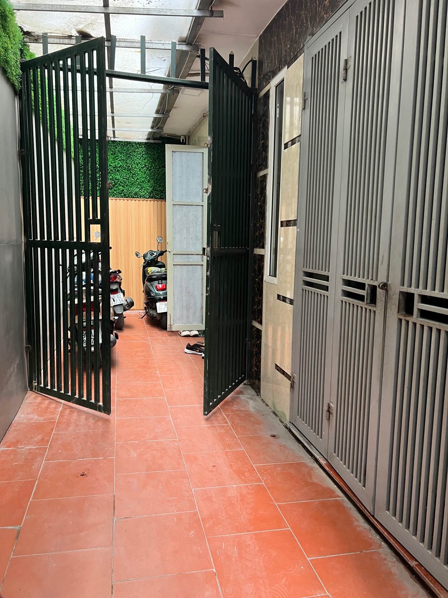 Bán nhà Đông Thiên - diện tích 49m2 5 tầng - Có sân để xe riêng - giá 6,98 tỷ