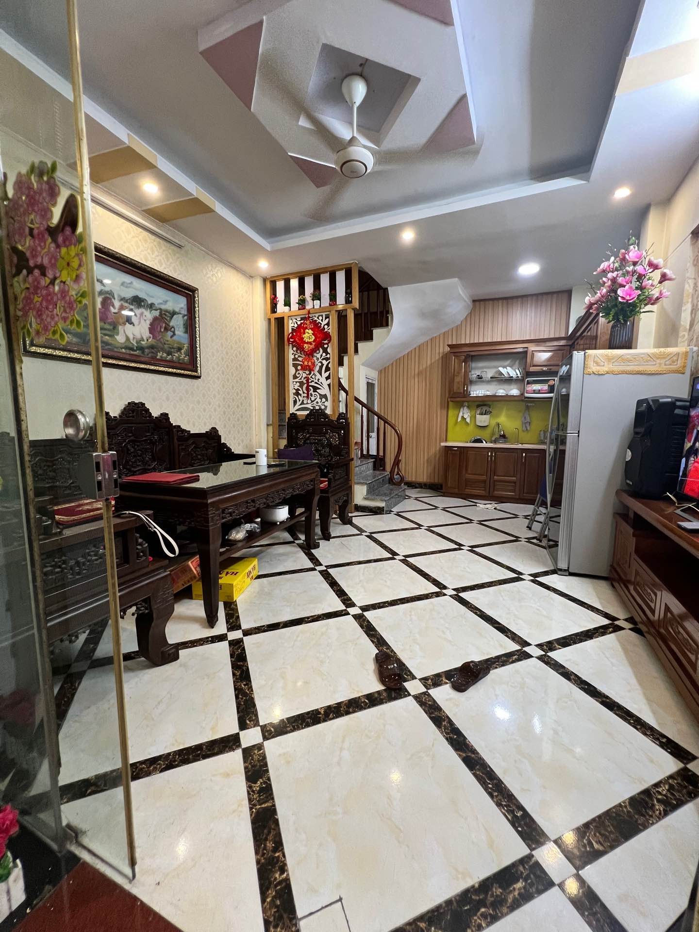 Bán nhà Đông Thiên - diện tích 49m2 5 tầng - Có sân để xe riêng - giá 6,98 tỷ