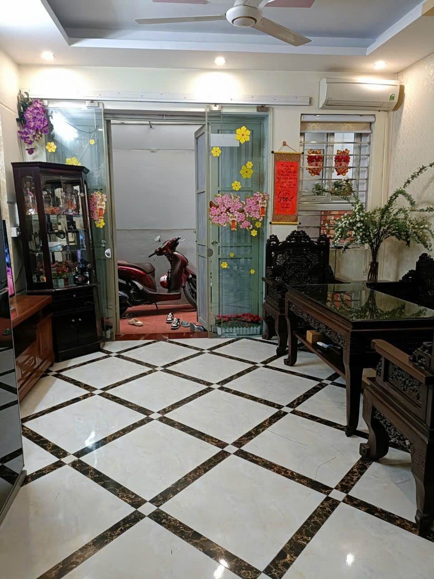 Bán nhà Đông Thiên - diện tích 49m2 5 tầng - Có sân để xe riêng - giá 6,98 tỷ