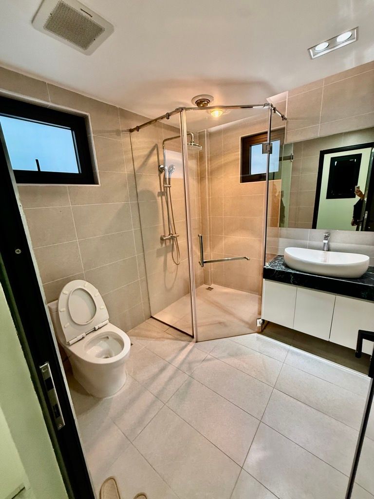 Bán nhà Âu Cơ - diện tích 110m2 7 tầng - Mặt phố kinh doanh - giá 41 tỷ