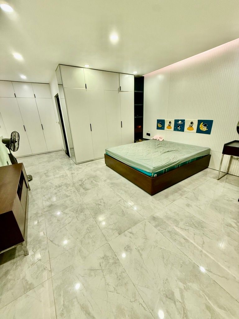 Bán nhà Âu Cơ - diện tích 110m2 7 tầng - Mặt phố kinh doanh - giá 41 tỷ