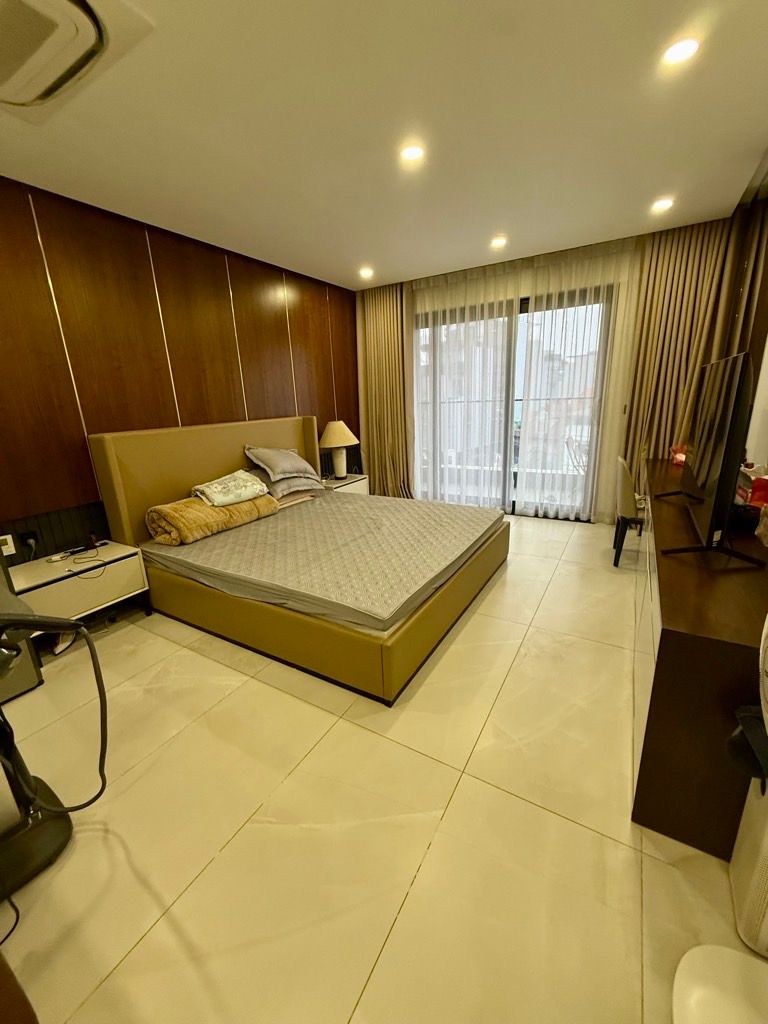 Bán nhà Âu Cơ - diện tích 110m2 7 tầng - Mặt phố kinh doanh - giá 41 tỷ