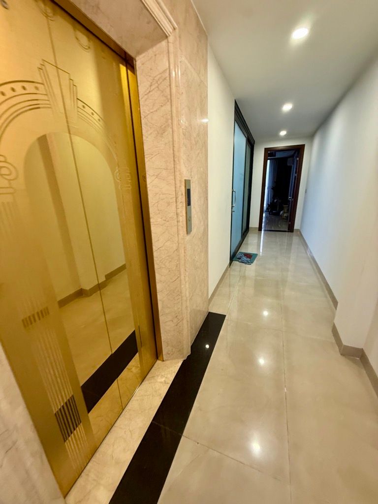 Bán nhà Âu Cơ - diện tích 110m2 7 tầng - Mặt phố kinh doanh - giá 41 tỷ