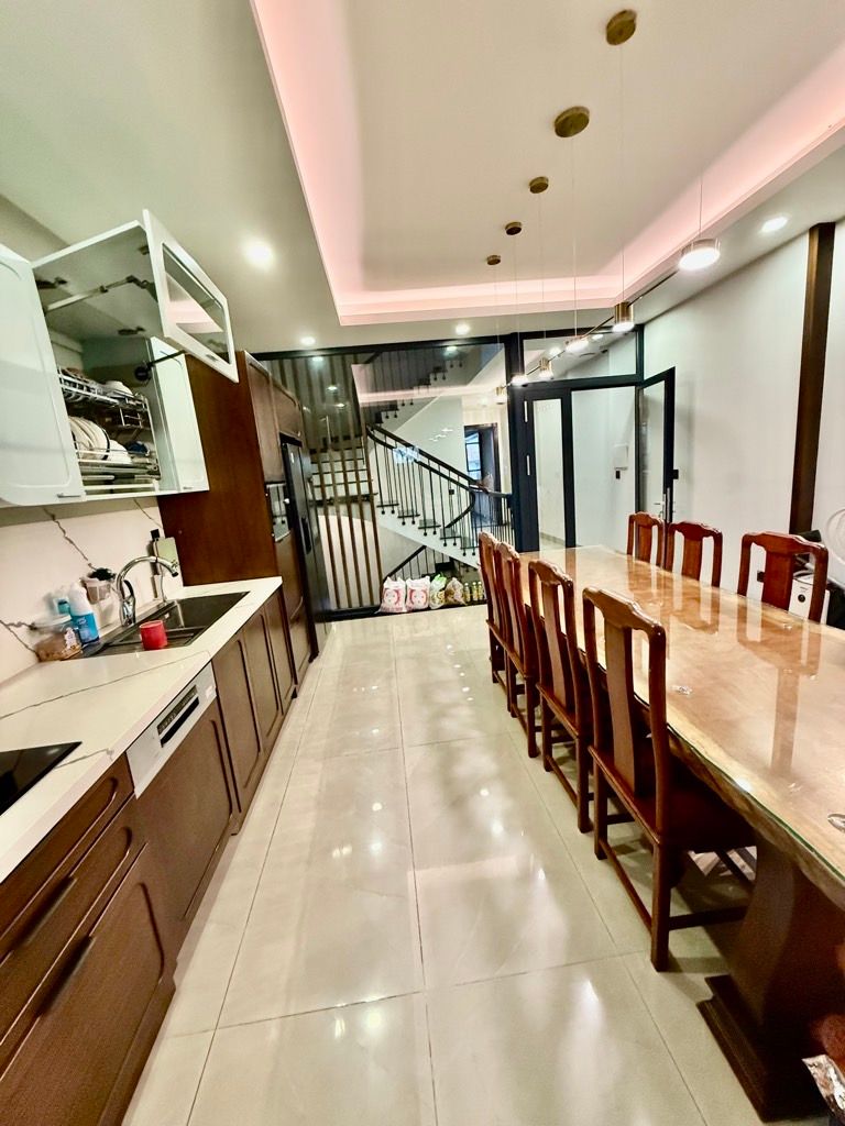 Bán nhà Âu Cơ - diện tích 110m2 7 tầng - Mặt phố kinh doanh - giá 41 tỷ