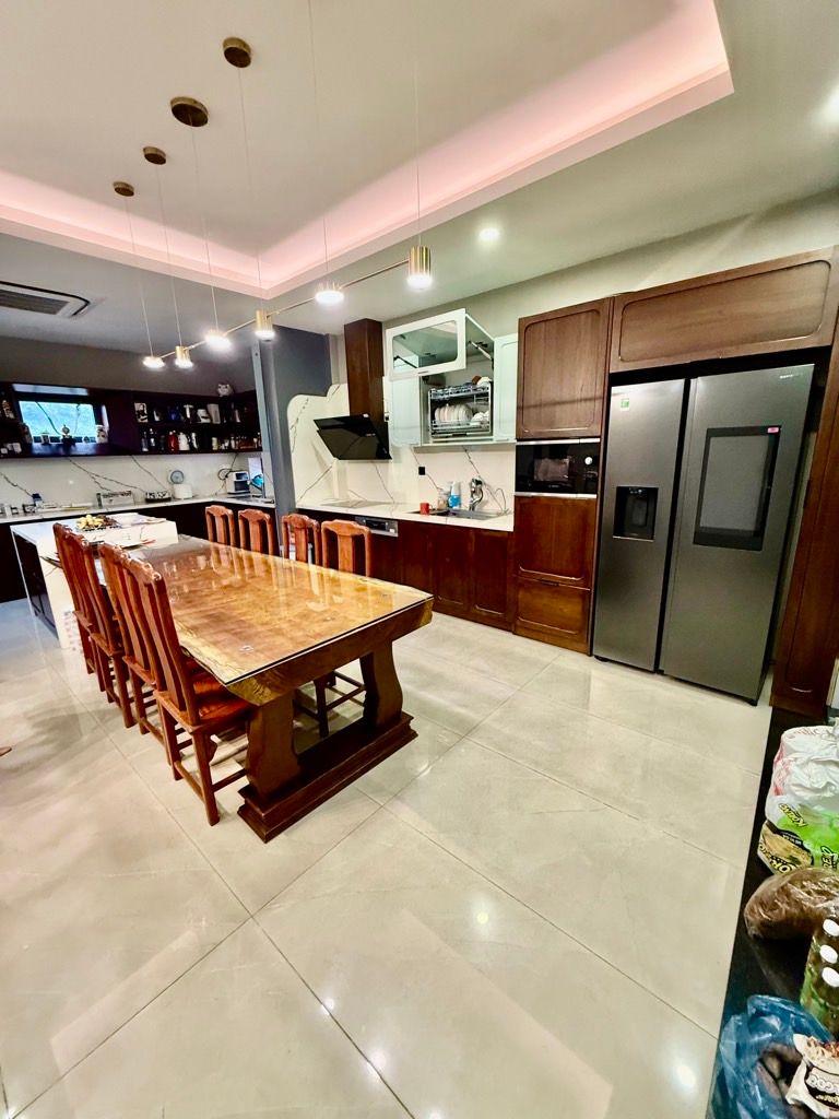 Bán nhà Âu Cơ - diện tích 110m2 7 tầng - Mặt phố kinh doanh - giá 41 tỷ