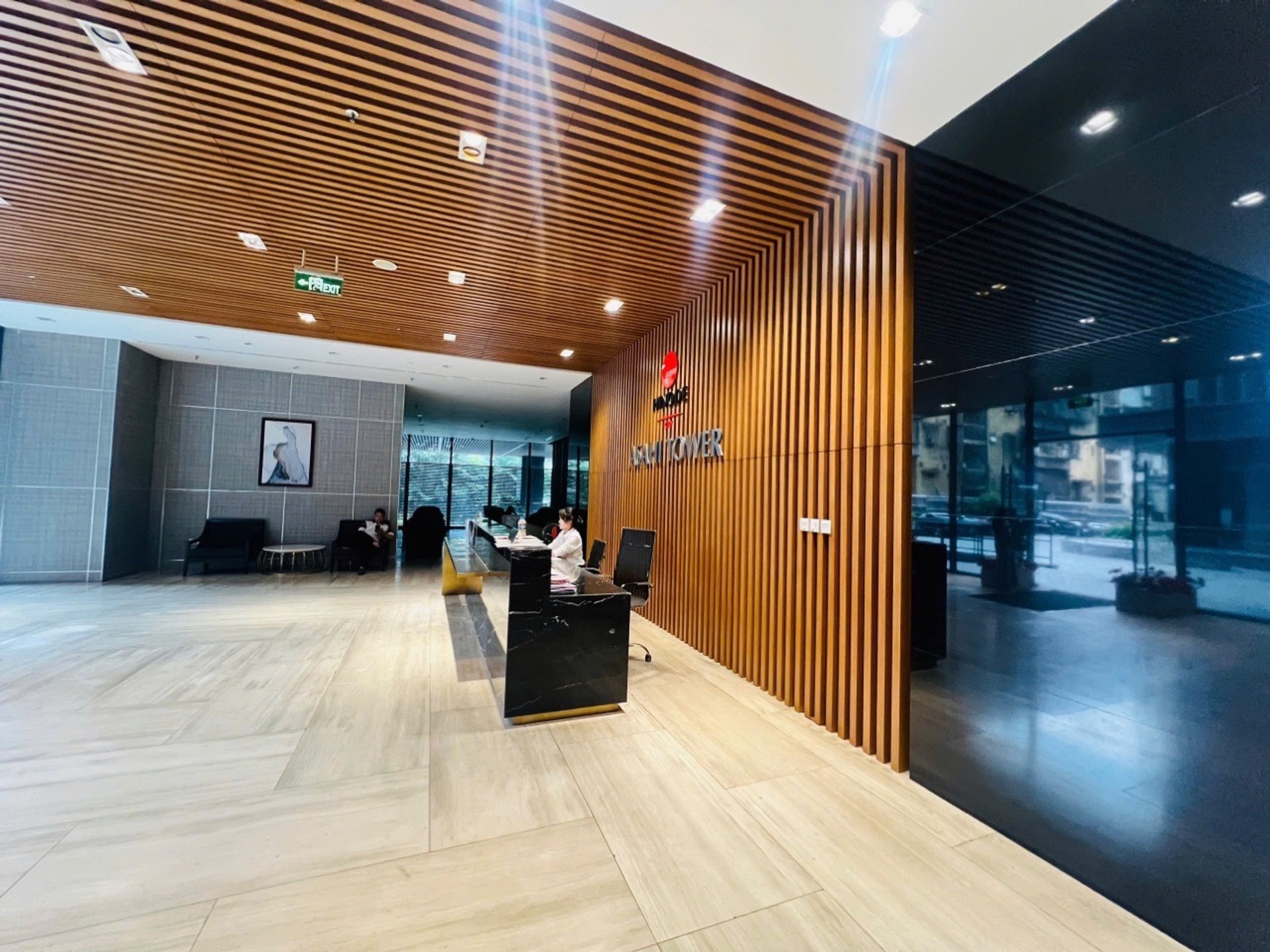 Bán nhà Minh Khai - diện tích 105m2 1 tầng - Căn góc, chung cư cao cấp - giá 15,65 tỷ