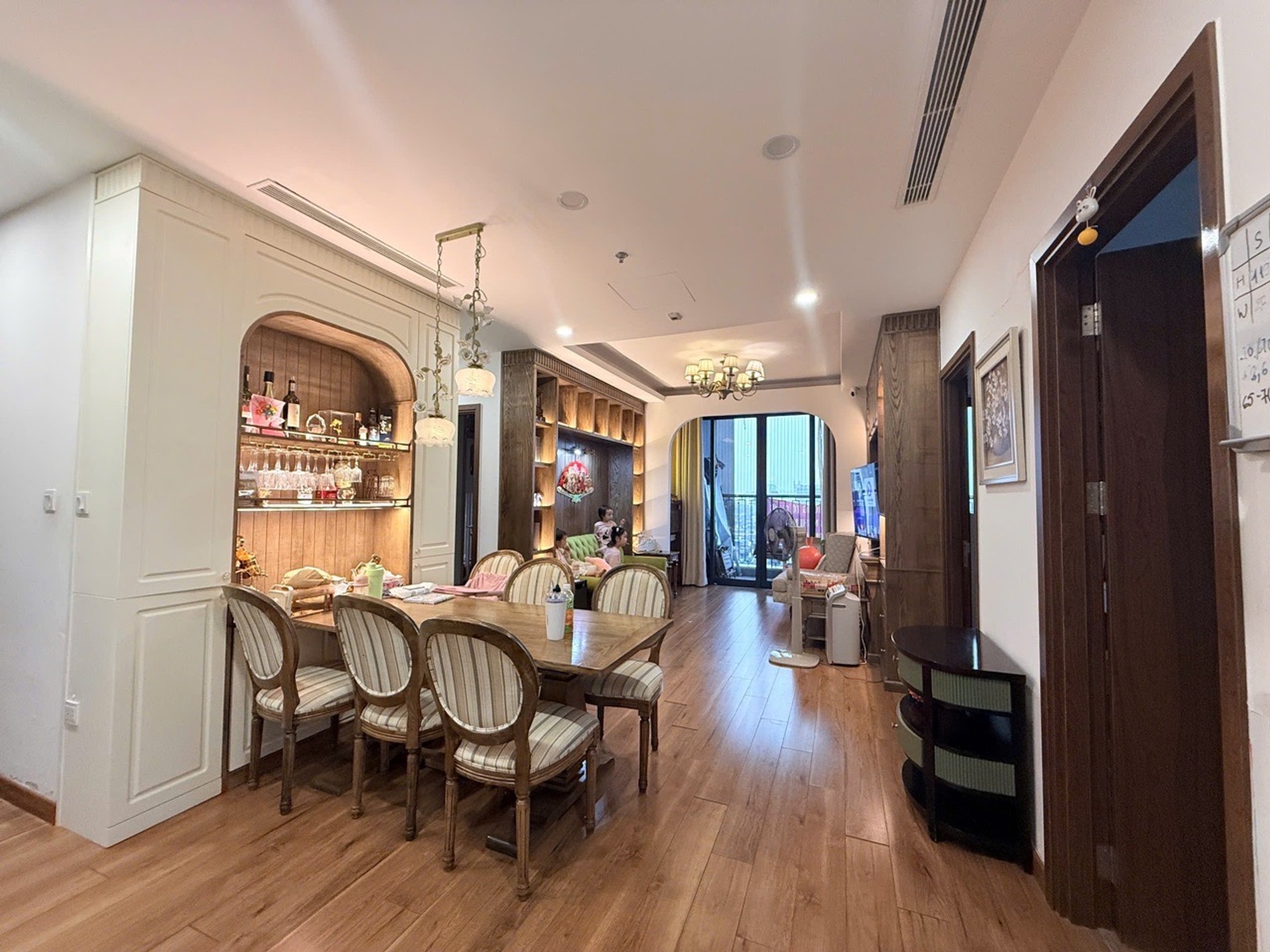 Bán nhà Minh Khai - diện tích 105m2 1 tầng - Căn góc, chung cư cao cấp - giá 15,65 tỷ