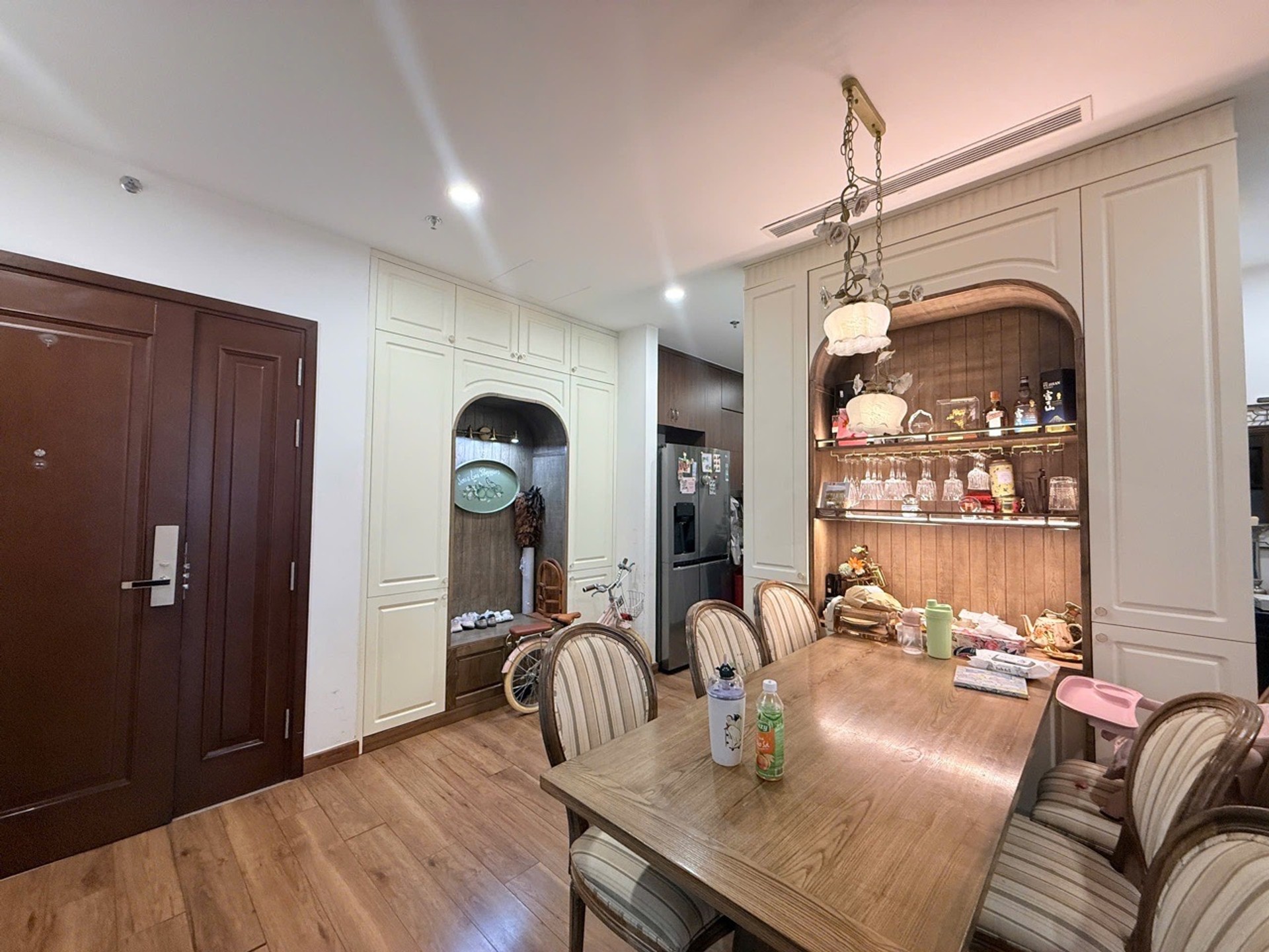 Bán nhà Minh Khai - diện tích 105m2 1 tầng - Căn góc, chung cư cao cấp - giá 15,65 tỷ