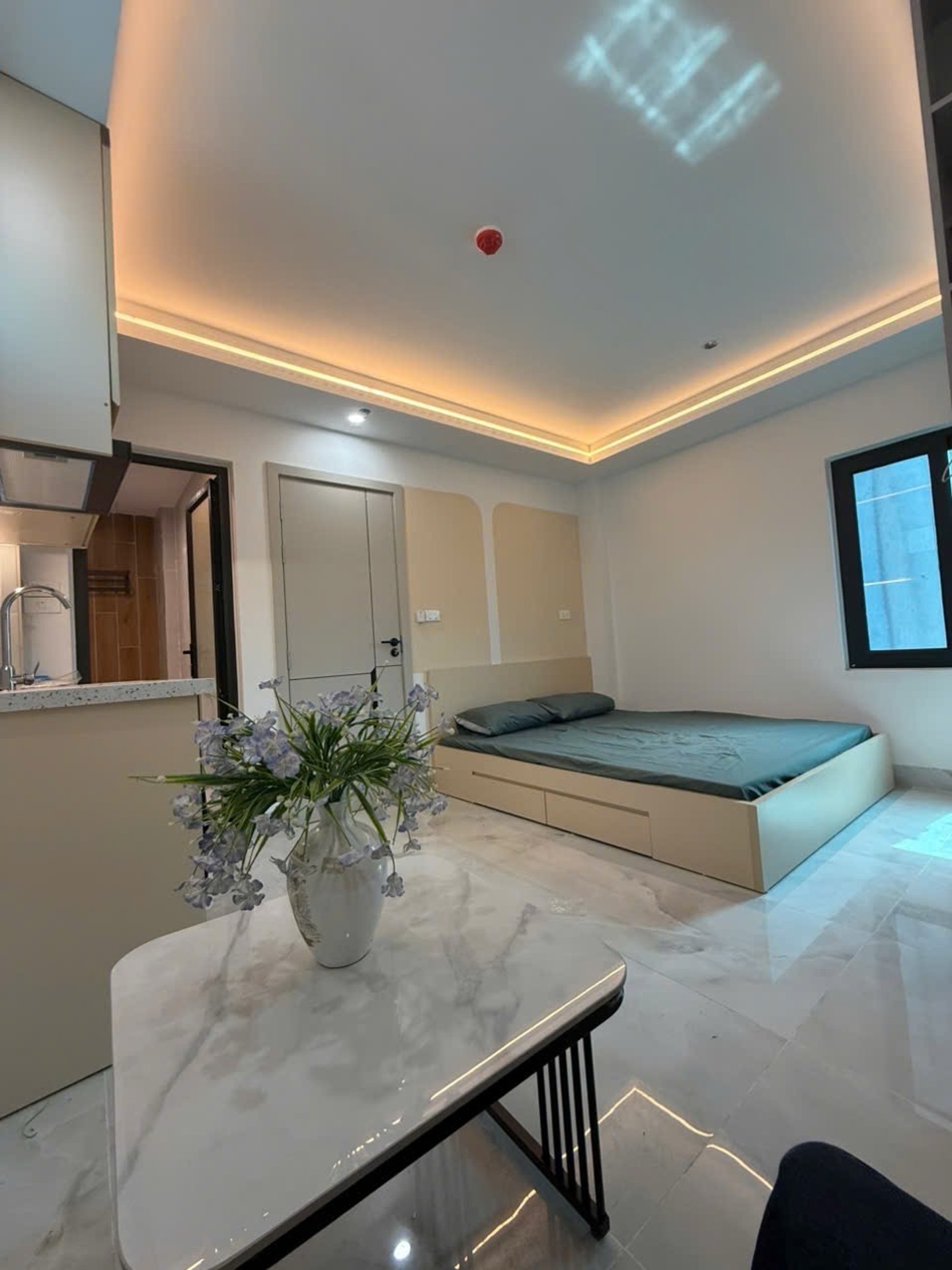 Bán nhà Kim Đồng - diện tích 68m2 6 tầng - Mặt phố kinh doanh - giá 29,9 tỷ