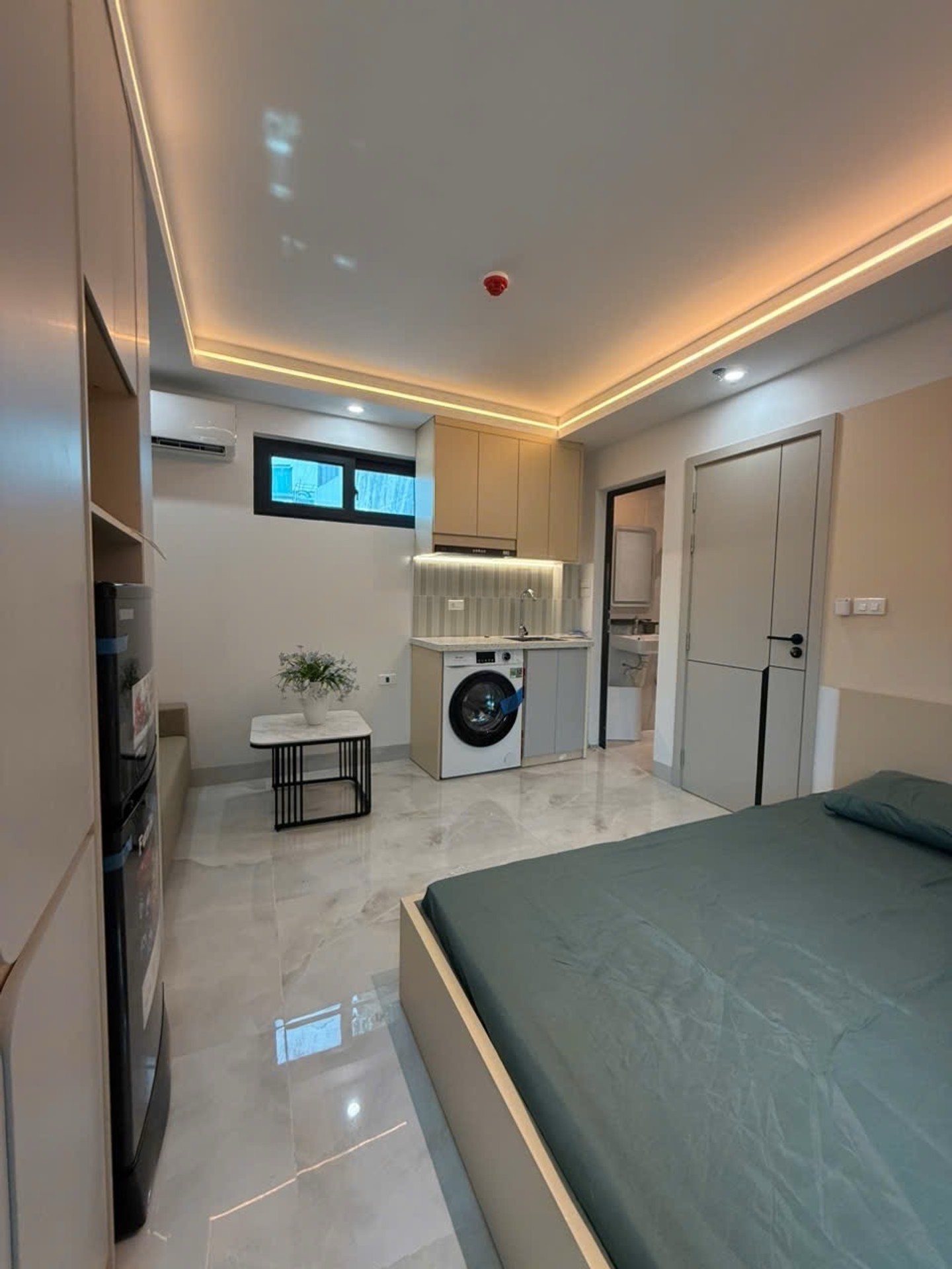 Bán nhà Kim Đồng - diện tích 68m2 6 tầng - Mặt phố kinh doanh - giá 29,9 tỷ