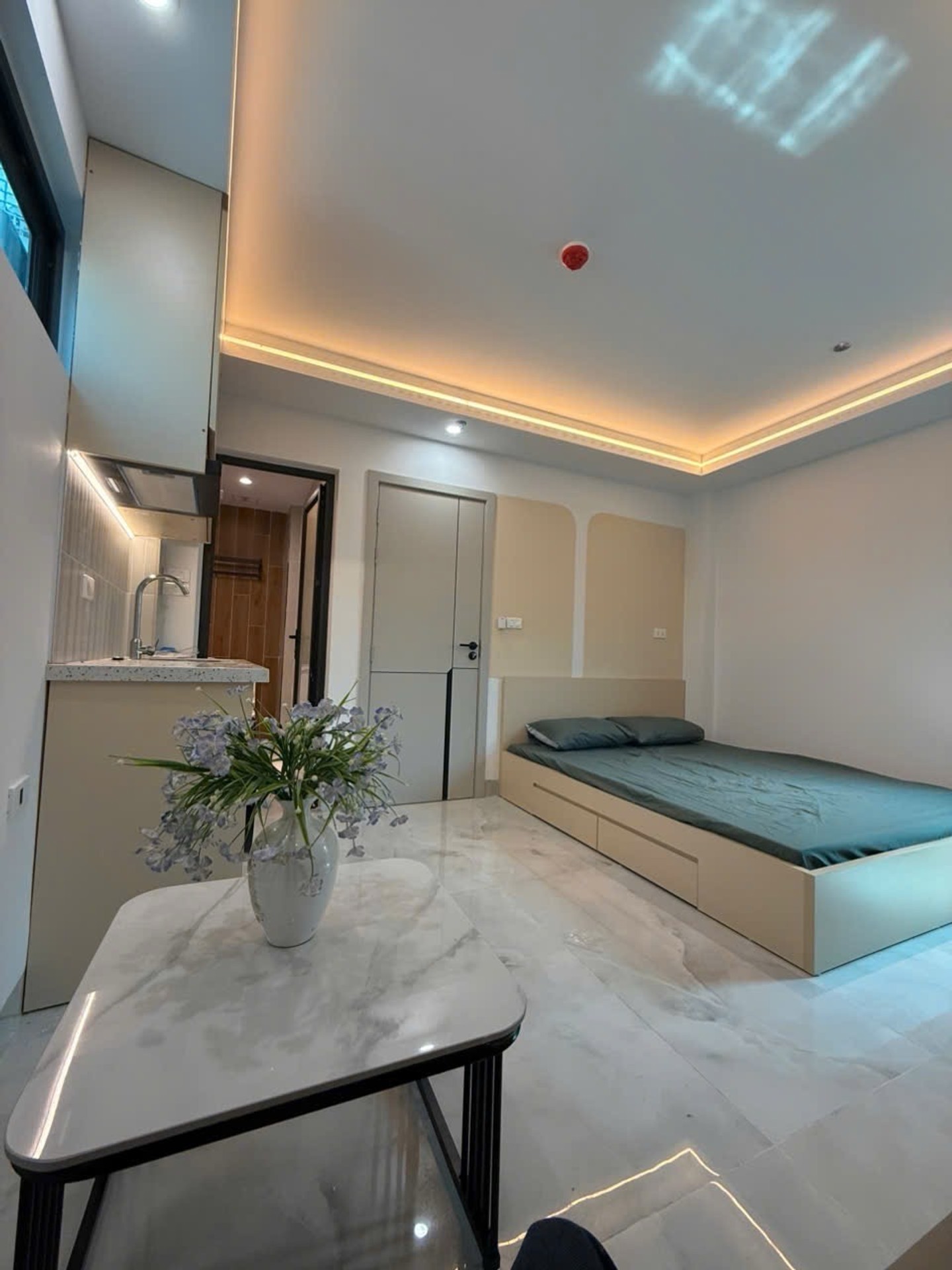 Bán nhà Kim Đồng - diện tích 68m2 6 tầng - Mặt phố kinh doanh - giá 29,9 tỷ
