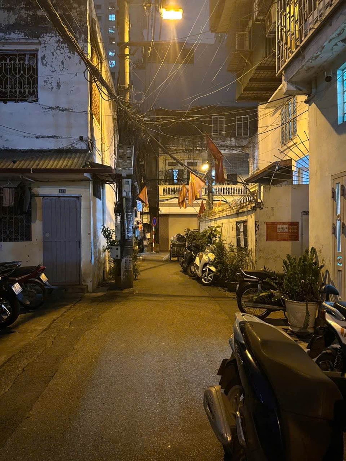 Bán nhà Hồng Mai - diện tích 30m2 1 tầng - Căn hộ tầng 5 trong khu tập thể - giá 3,35 tỷ