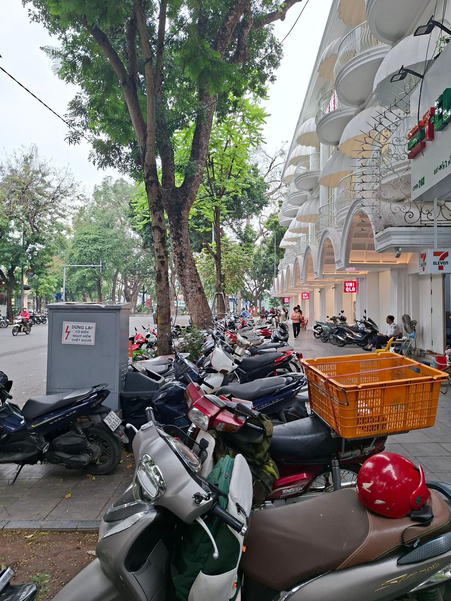 Bán nhà Bà Triệu - diện tích 101m2 3 tầng - mặt tiền 3,5m - giá 175 tỷ