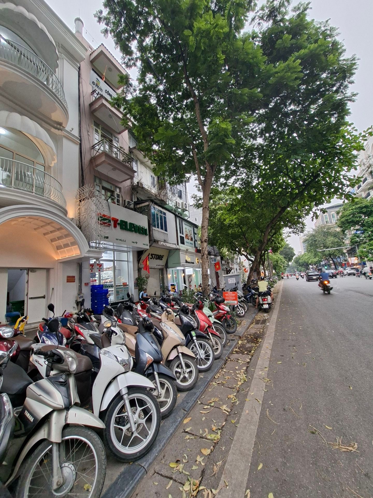 Bán nhà Bà Triệu - diện tích 101m2 3 tầng - mặt tiền 3,5m - giá 175 tỷ