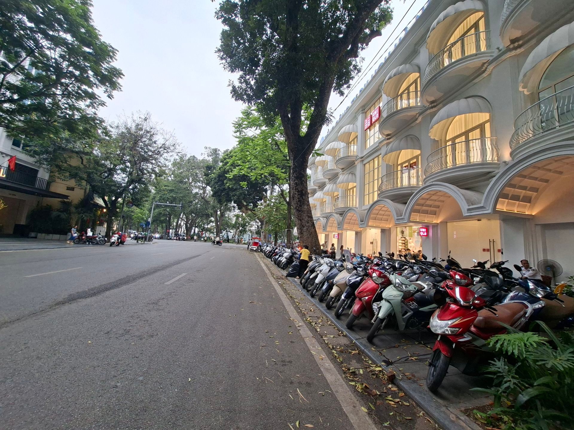 Bán nhà Bà Triệu - diện tích 101m2 3 tầng - mặt tiền 3,5m - giá 175 tỷ