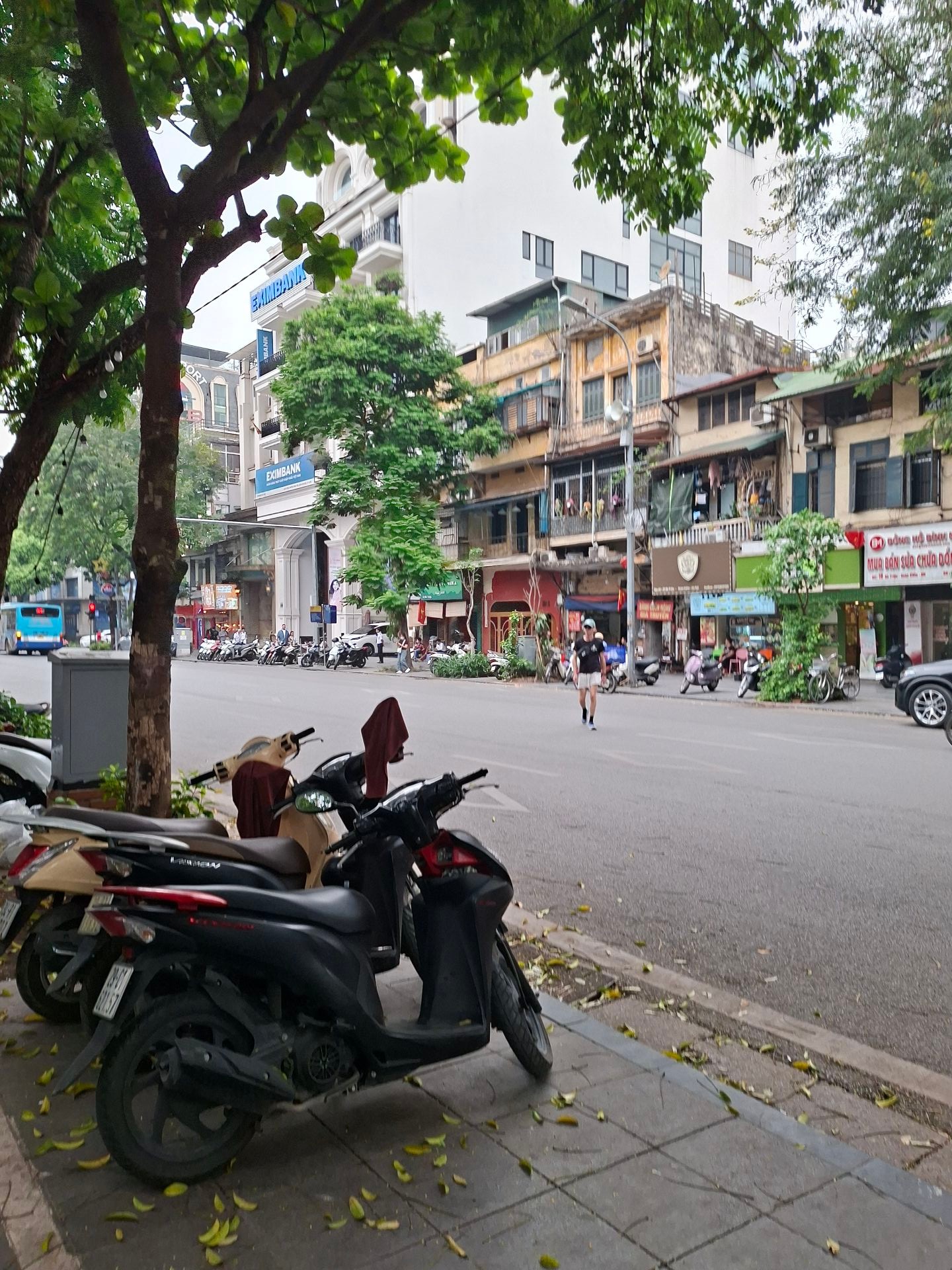 Bán nhà Bà Triệu - diện tích 101m2 3 tầng - mặt tiền 3,5m - giá 175 tỷ