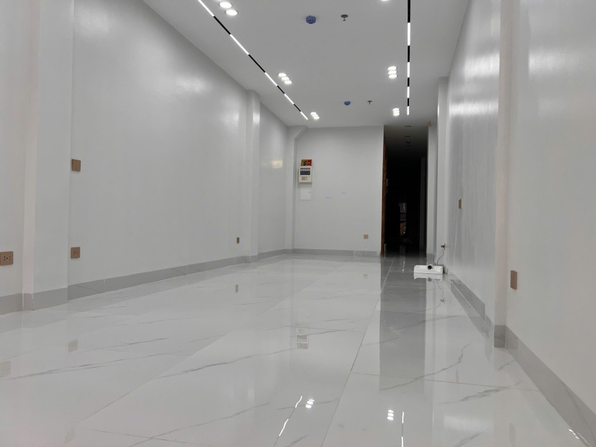 Bán nhà Giải Phóng - diện tích 85m2 6 tầng - Ô TÔ VÀO NHÀ - giá 27,8 tỷ