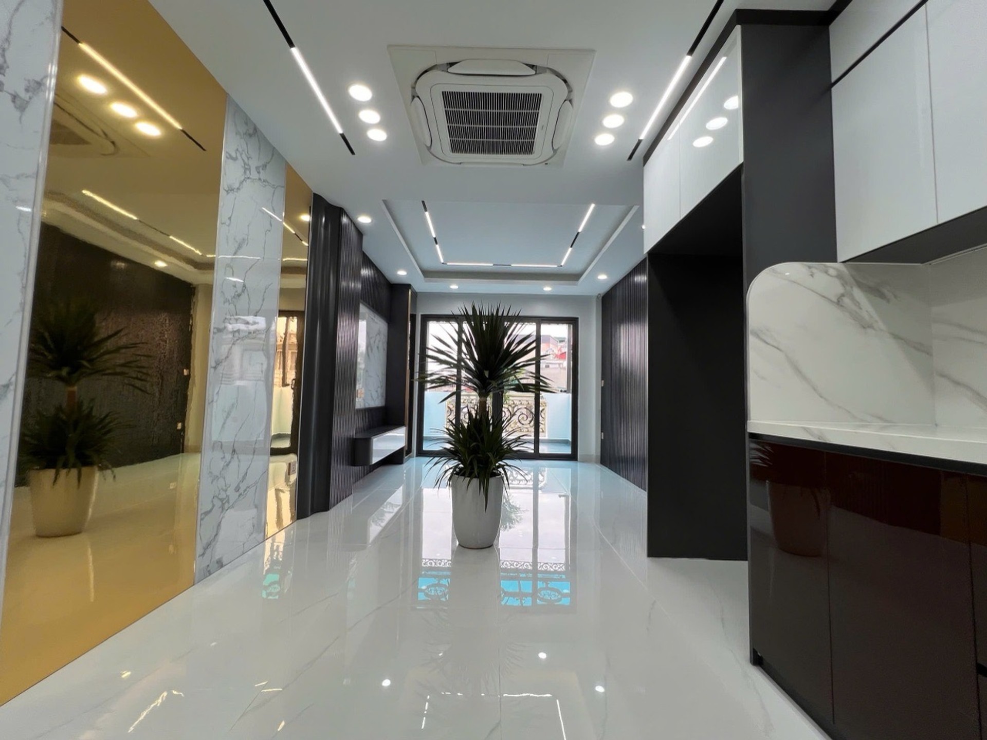 Bán nhà Giải Phóng - diện tích 85m2 6 tầng - Ô TÔ VÀO NHÀ - giá 27,8 tỷ
