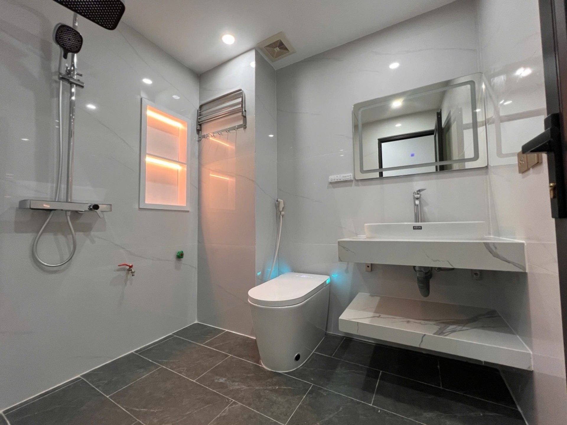Bán nhà Giải Phóng - diện tích 85m2 6 tầng - Ô TÔ VÀO NHÀ - giá 27,8 tỷ