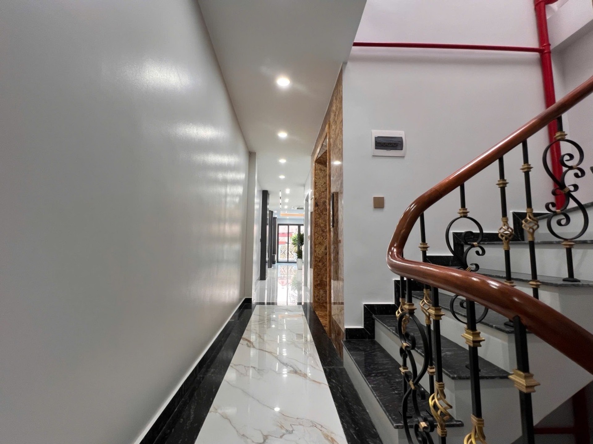 Bán nhà Giải Phóng - diện tích 85m2 6 tầng - Ô TÔ VÀO NHÀ - giá 27,8 tỷ