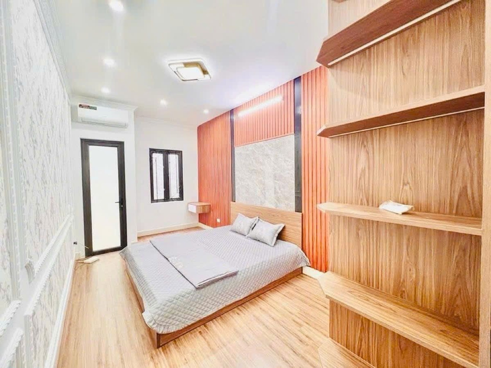 Bán nhà Lĩnh Nam - diện tích 32m2 5 tầng - Tặng full nội thất - giá 6,8 tỷ