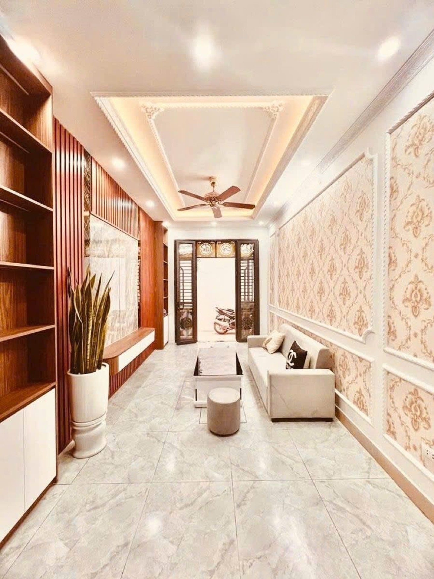 Bán nhà Lĩnh Nam - diện tích 32m2 5 tầng - Tặng full nội thất - giá 6,8 tỷ