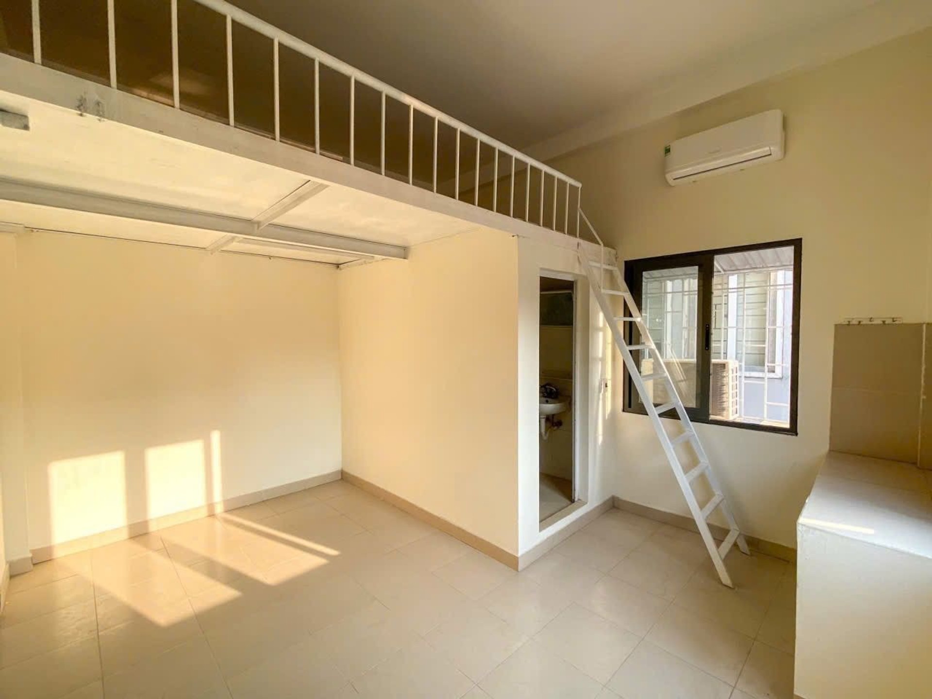 Bán nhà Quan Nhân - diện tích 142m2 5 tầng - Lô góc 3 mặt thoáng - giá 38,9 tỷ