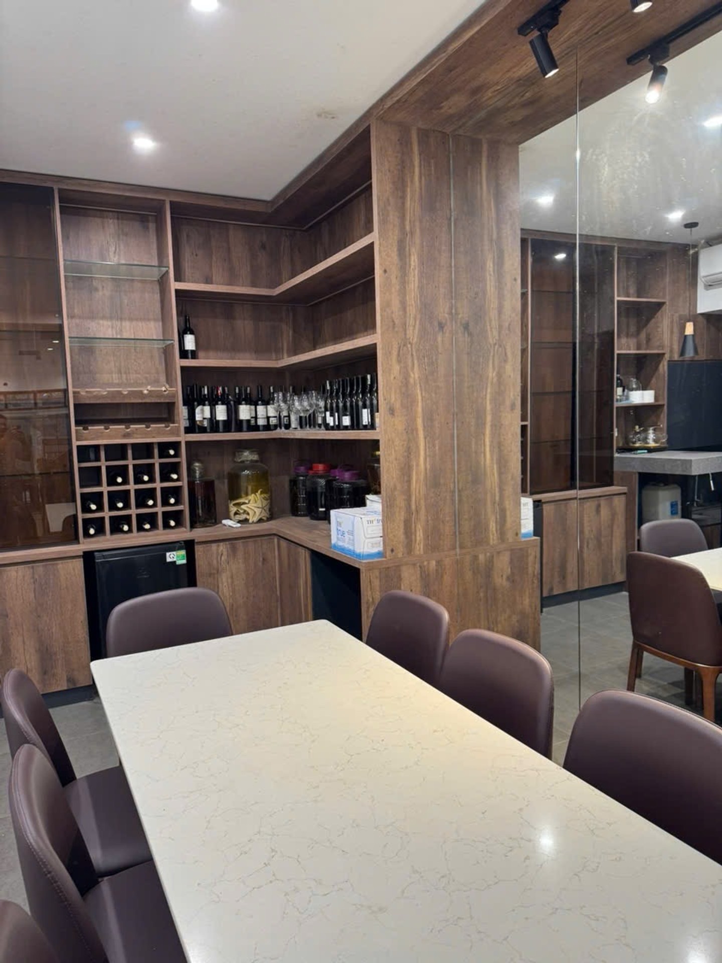 Bán nhà Hoàng Ngân - diện tích 65m2 6 tầng - Mặt phố VIP, ô tô tránh - giá 25 tỷ