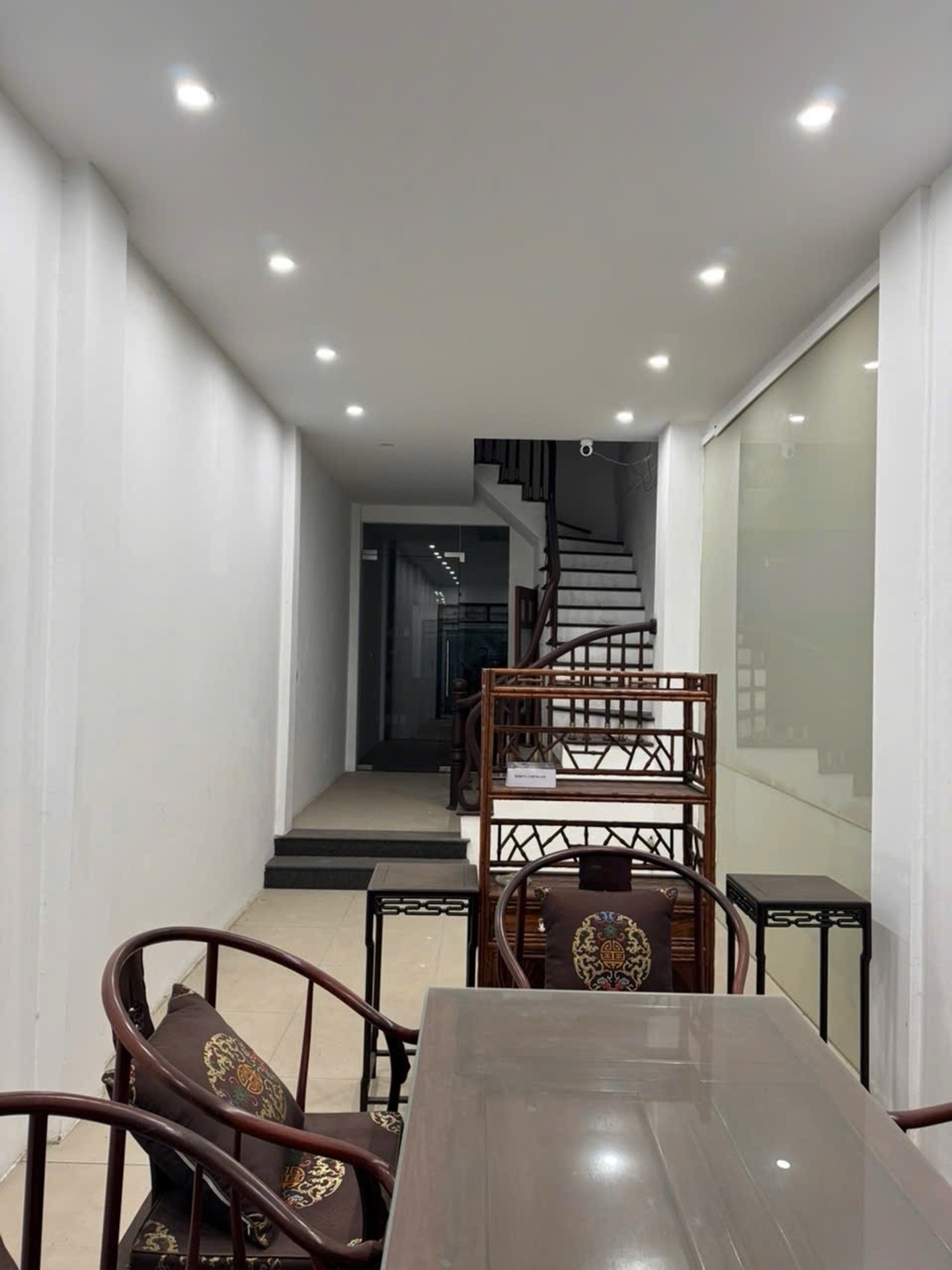 Bán nhà Hoàng Ngân - diện tích 65m2 6 tầng - Mặt phố VIP, ô tô tránh - giá 25 tỷ