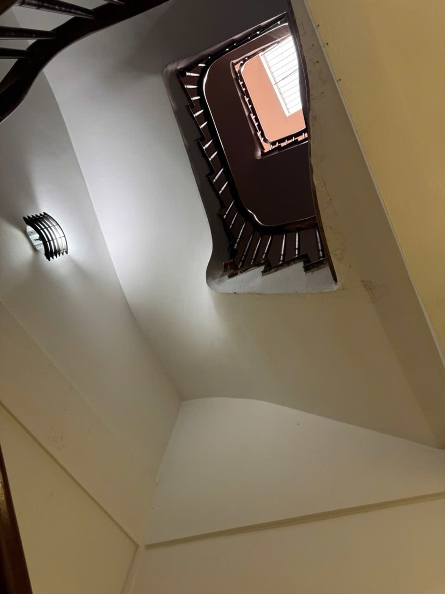 Bán nhà Hoàng Ngân - diện tích 65m2 6 tầng - Mặt phố VIP, ô tô tránh - giá 25 tỷ