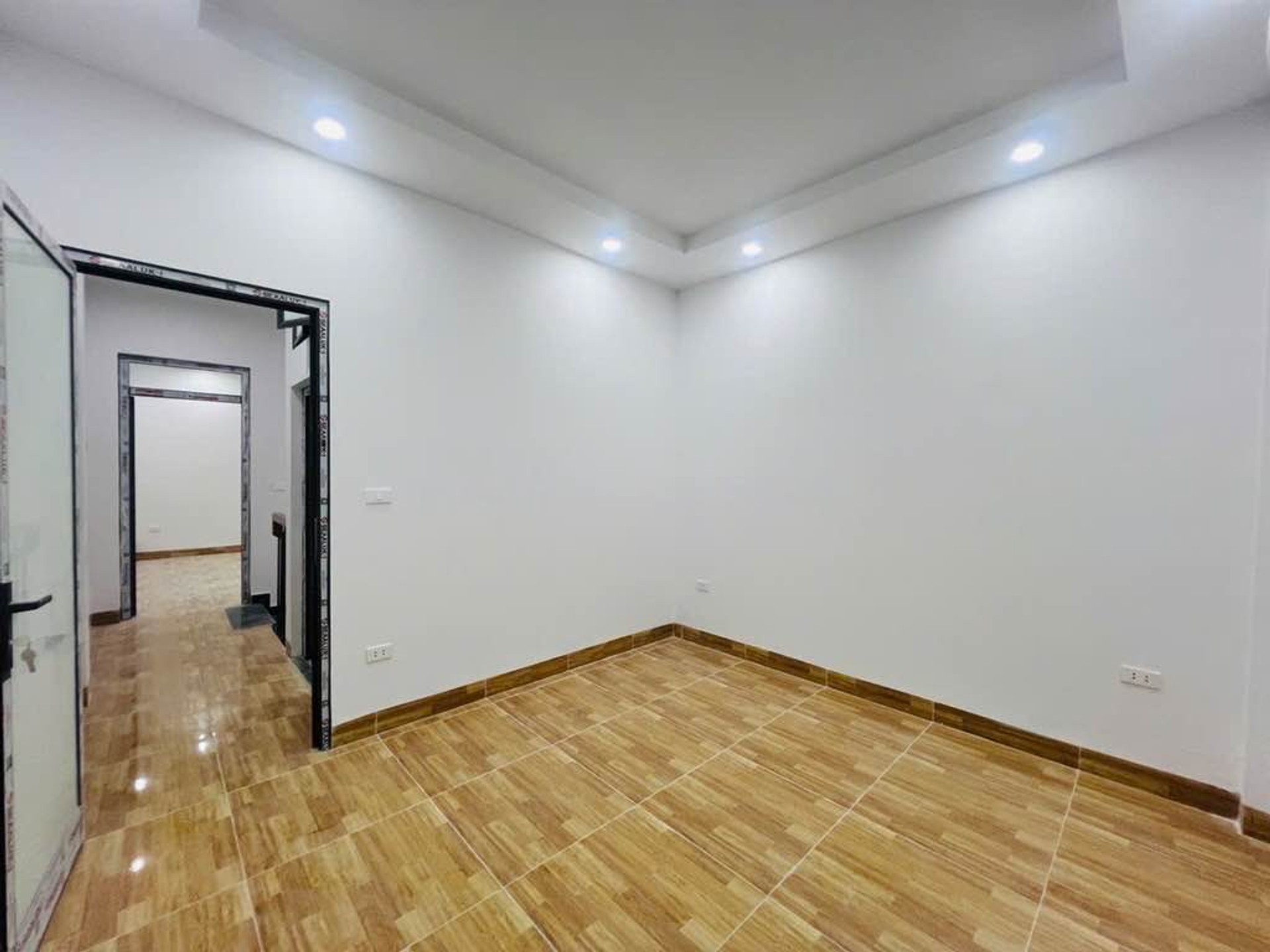 Bán nhà Định Công Hạ - diện tích 42m2 3 tầng - Lô góc 2 mặt tiền - giá 3,35 tỷ