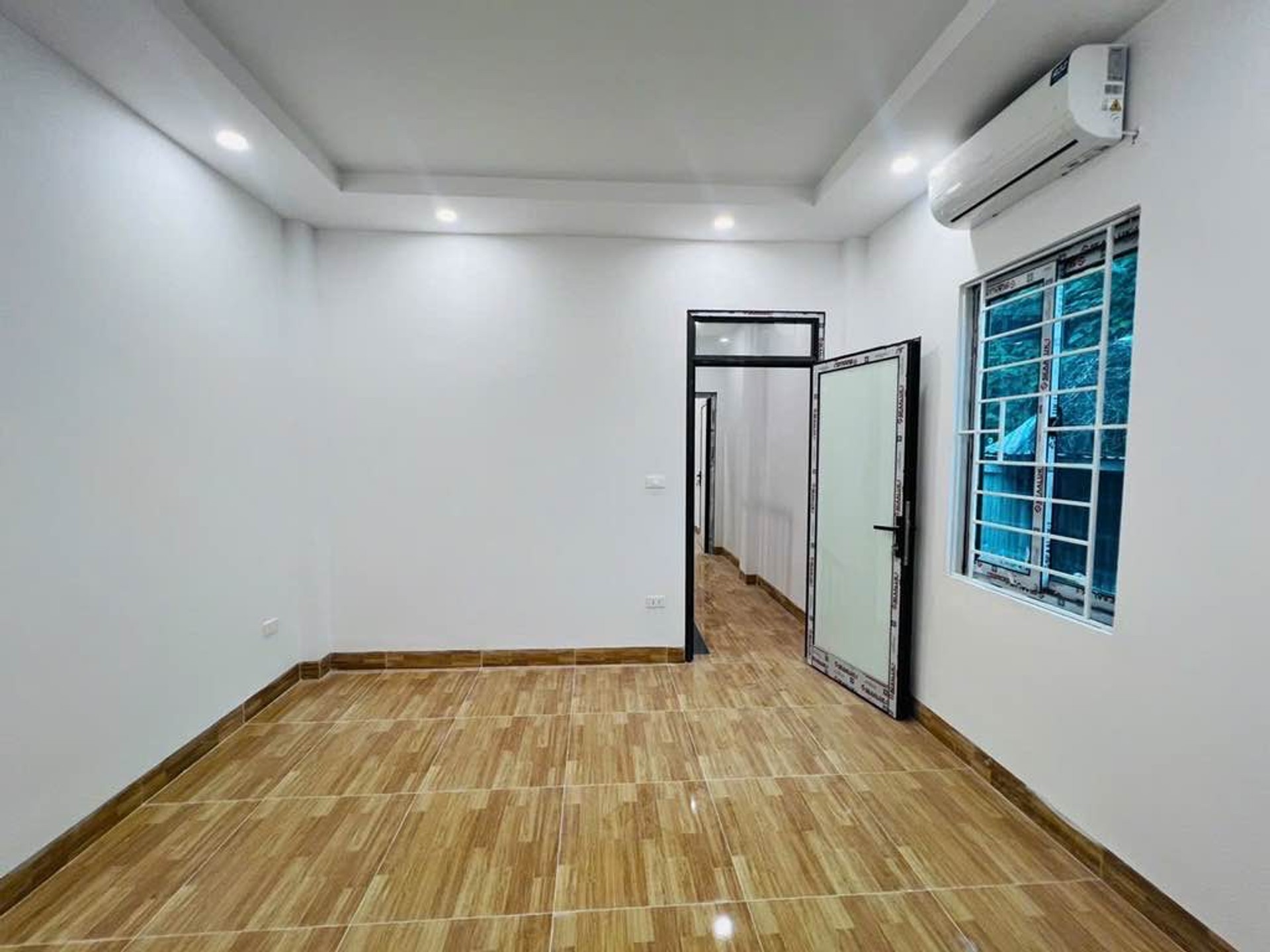 Bán nhà Định Công Hạ - diện tích 42m2 3 tầng - Lô góc 2 mặt tiền - giá 3,35 tỷ