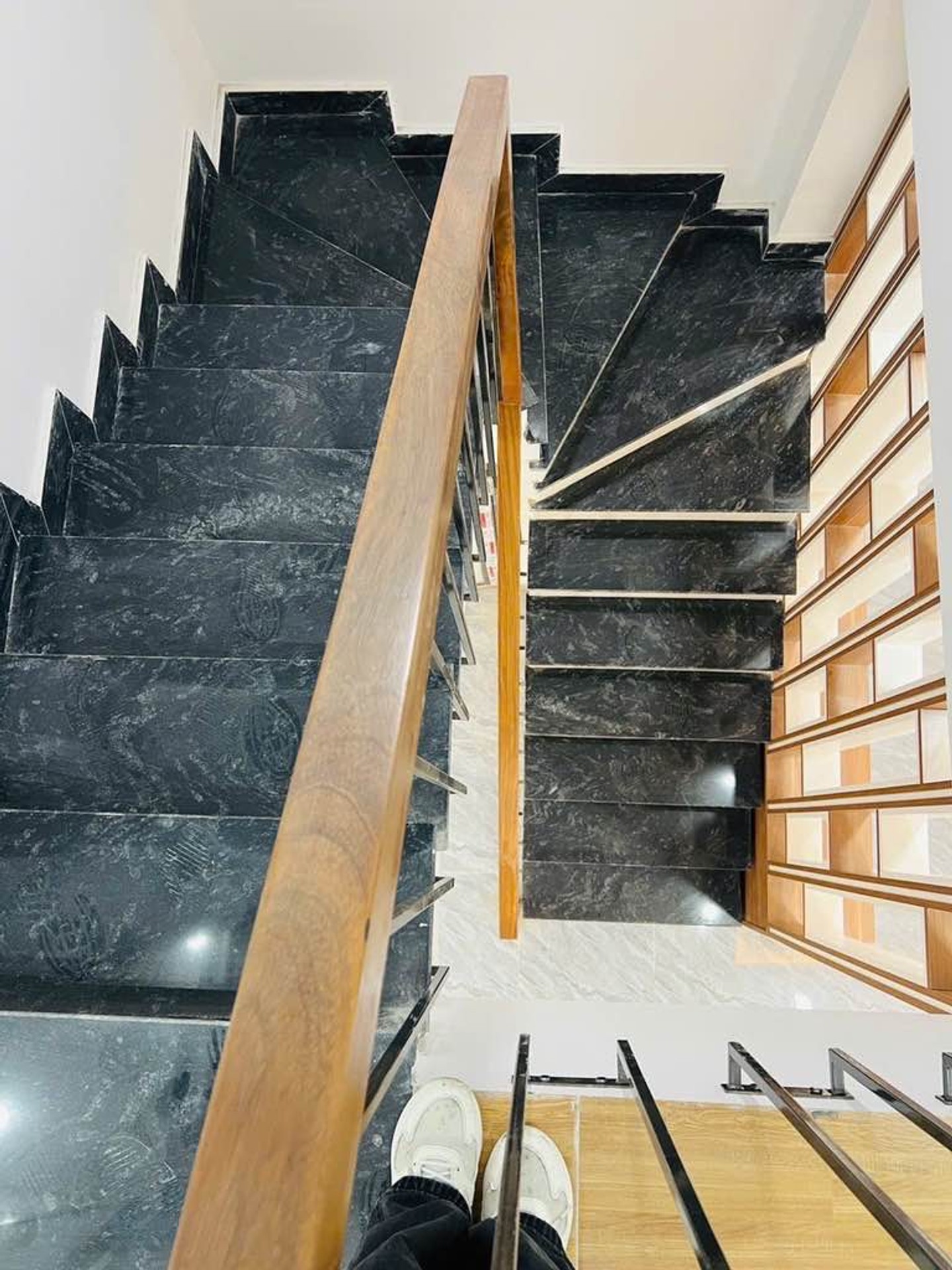 Bán nhà Định Công Hạ - diện tích 42m2 3 tầng - Lô góc 2 mặt tiền - giá 3,35 tỷ