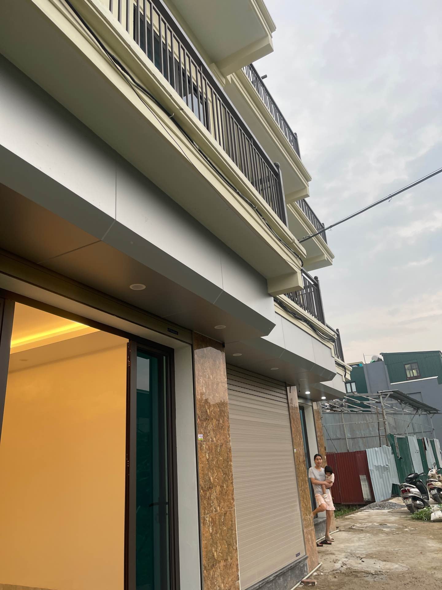Bán nhà Định Công Hạ - diện tích 42m2 3 tầng - Lô góc 2 mặt tiền - giá 3,35 tỷ