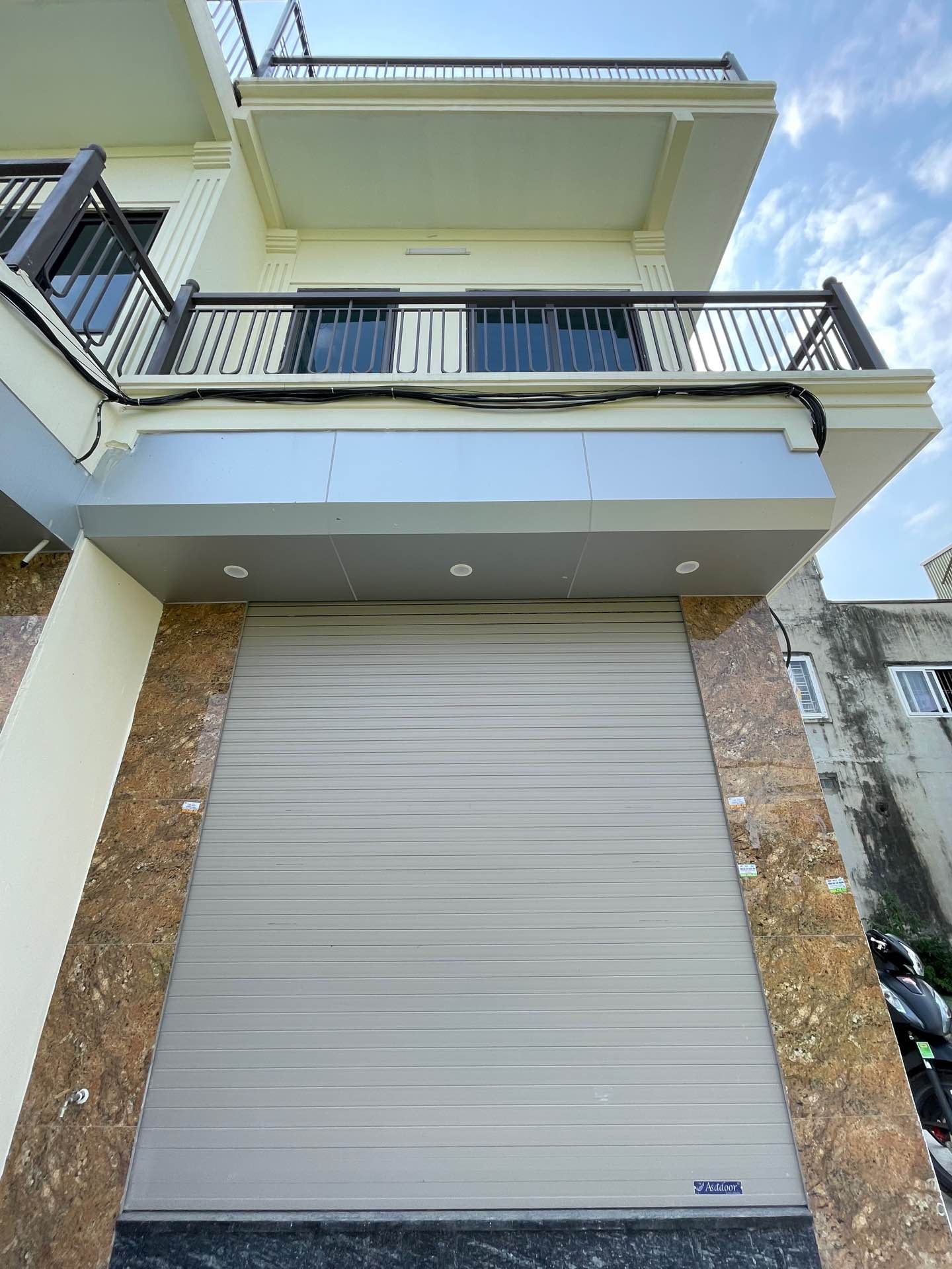 Bán nhà Định Công Hạ - diện tích 42m2 3 tầng - Lô góc 2 mặt tiền - giá 3,35 tỷ