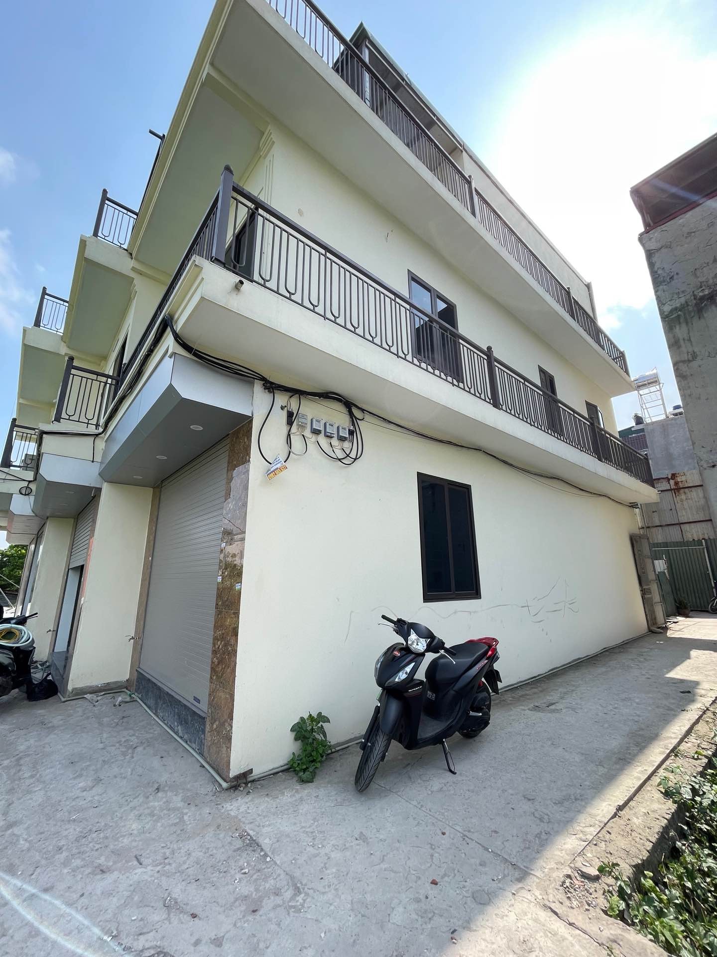 Bán nhà Định Công Hạ - diện tích 42m2 3 tầng - Lô góc 2 mặt tiền - giá 3,35 tỷ