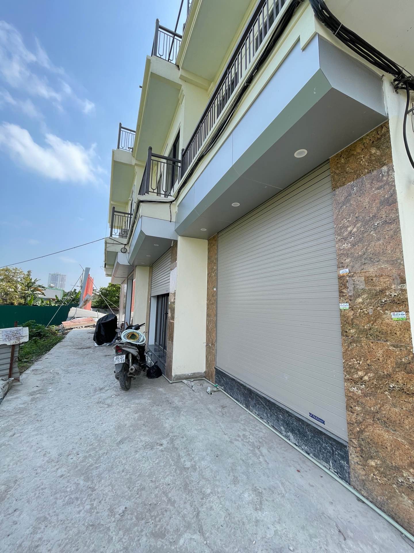 Bán nhà Định Công Hạ - diện tích 42m2 3 tầng - Lô góc 2 mặt tiền - giá 3,35 tỷ