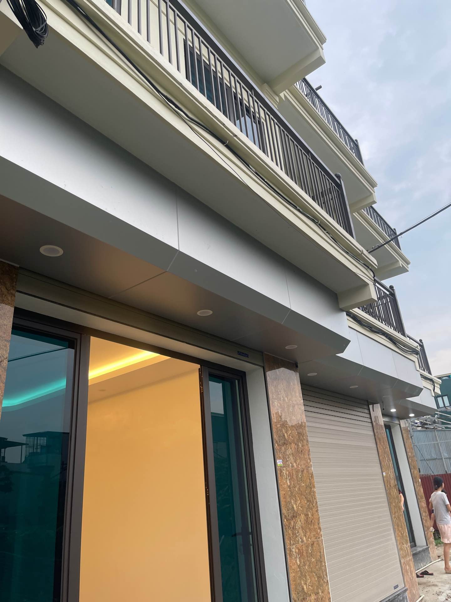 Bán nhà Định Công Hạ - diện tích 42m2 3 tầng - Lô góc 2 mặt tiền - giá 3,35 tỷ